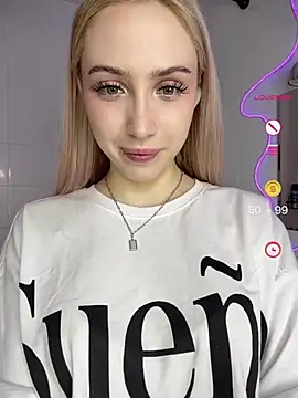 Snapshot of Lilechka_Moon chatting on 15, 7, 2026 Lilechka Moon online show from 15, 7, 2026