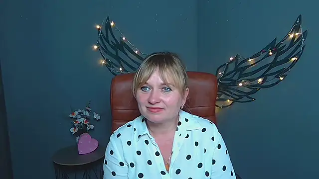 Snapshot of KiraSmiling chatting on 13, 7, 2026 KiraSmiling online show from 13, 7, 2026