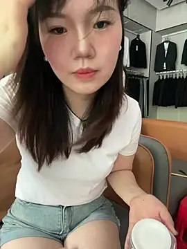 qiqi286 online show from 13, 7, 2026