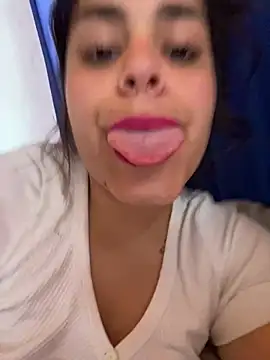 Snapshot of Luliii24 chatting on 1, 8, 2026 Luliii24 online show from 1, 8, 2026