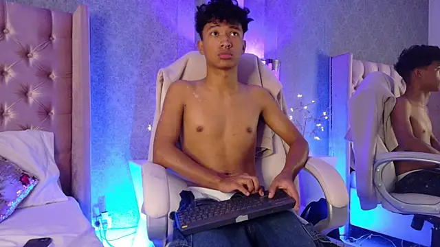 Snapshot of Adam_Foxxx chatting on 21, 7, 2026 Adam Foxxx online show from 21, 7, 2026