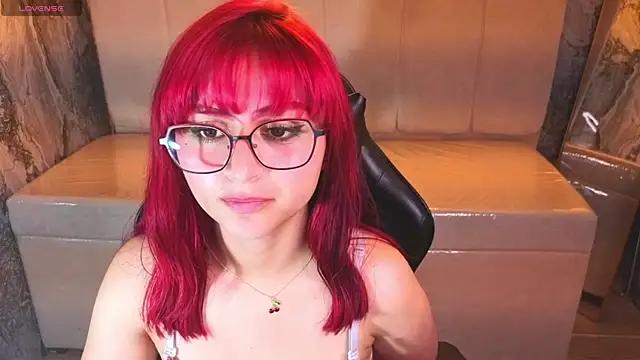 Snapshot of Queen_Red_v chatting on 17, 7, 2026 Queen Red v online show from 17, 7, 2026