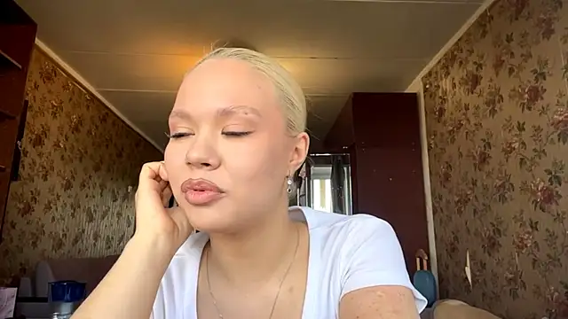 Snapshot of PeggieGrosjean chatting on 15, 7, 2026 PeggieGrosjean online show from 15, 7, 2026