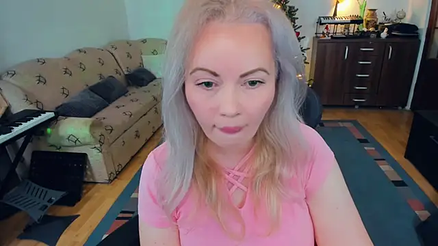 WhitneyLynn online show from 10, 1, 2025