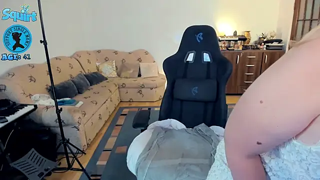 WhitneyLynn online show from 10, 11, 2025