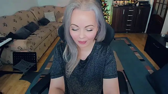 WhitneyLynn online show from 4, 1, 2025