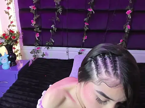 Lola Hott  online show from 15, 7, 2026