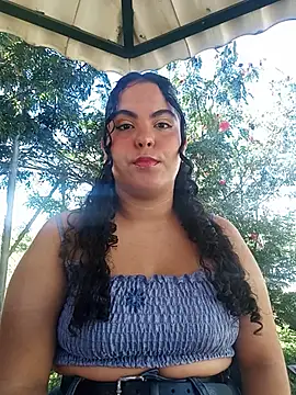NicolleOverton online show from 15, 7, 2026