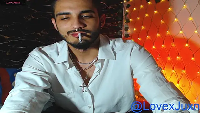 LovexJuxn77 online show from 17, 7, 2026
