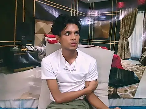 Snapshot of IndianLipstickLuna chatting on 15, 7, 2026 IndianLipstickLuna online show from 15, 7, 2026