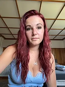 Snapshot of Nina-Sophie chatting on 17, 7, 2026 Nina-Sophie online show from 17, 7, 2026