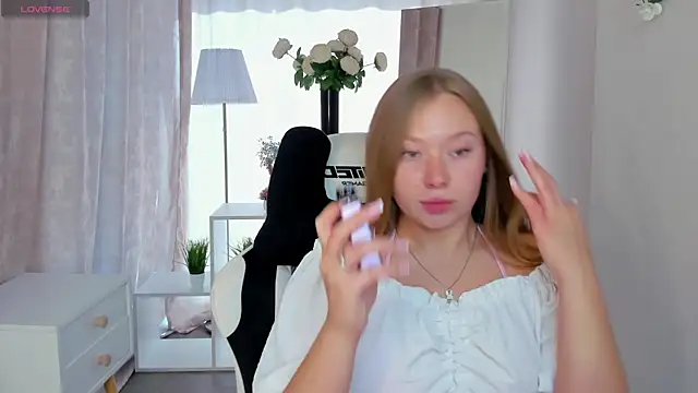 Snapshot of Coraline_Clark chatting on 20, 7, 2026 Coraline Clark online show from 20, 7, 2026