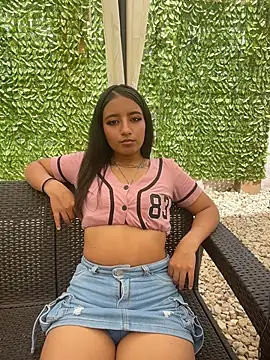 EstrellaGlow Pink online show from 17, 7, 2026