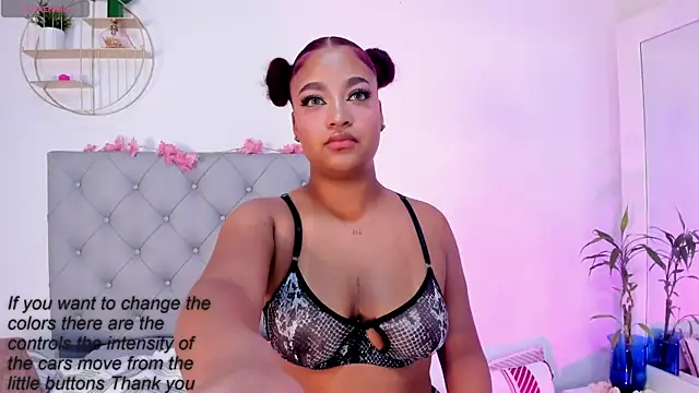 Snapshot of SarethLux chatting on 20, 7, 2026 SarethLux online show from 20, 7, 2026