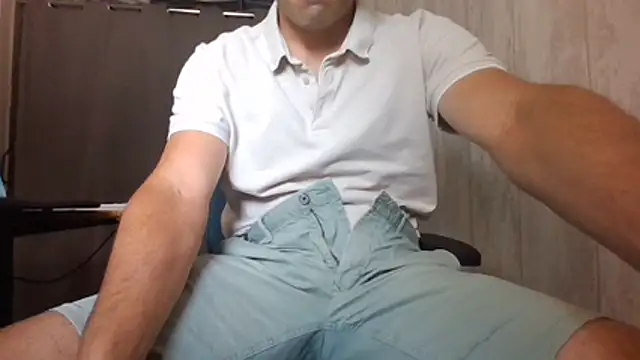 Snapshot of mikebrant01 chatting on 18, 7, 2026 mikebrant01 online show from 18, 7, 2026