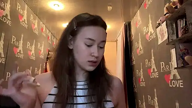 Snapshot of AlexisShivers chatting on 19, 7, 2026 AlexisShivers online show from 19, 7, 2026