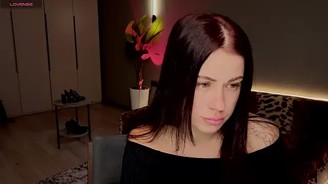 Emma  Chase online show from 30, 7, 2026