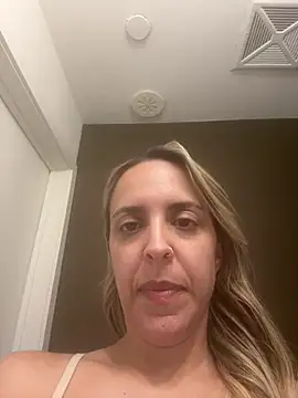 Snapshot of mellybearzzz chatting on 23, 7, 2026 mellybearzzz online show from 23, 7, 2026