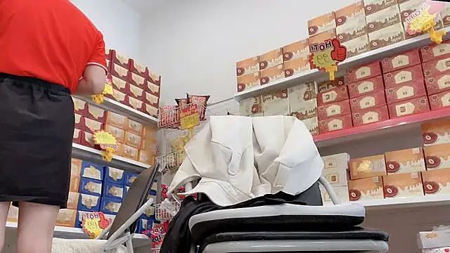 Snapshot of Katy_Bae chatting on 6, 4, 2026 Katy Bae online show from 6, 4, 2026