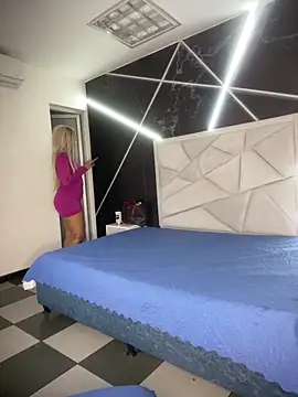 riri brunnete online show from 9, 4, 2026