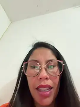 Snapshot of Mia_roux21 chatting on 25, 7, 2026 Mia roux21 online show from 25, 7, 2026