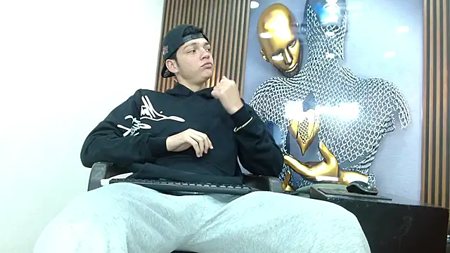 AlejoBussnek online show from 28, 7, 2026