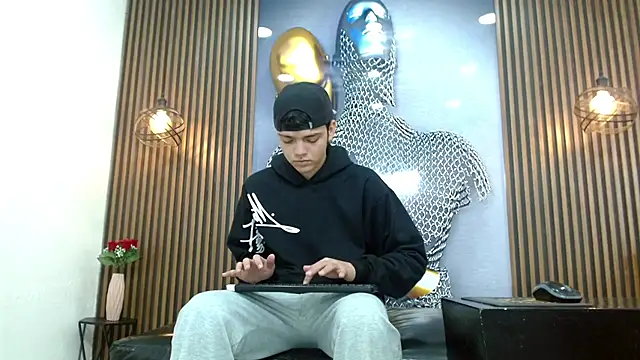 AlejoBussnek online show from 28, 7, 2026