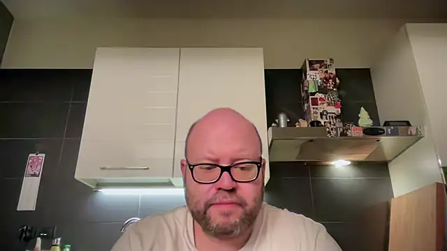 theitalianbear online show from 10, 4, 2026