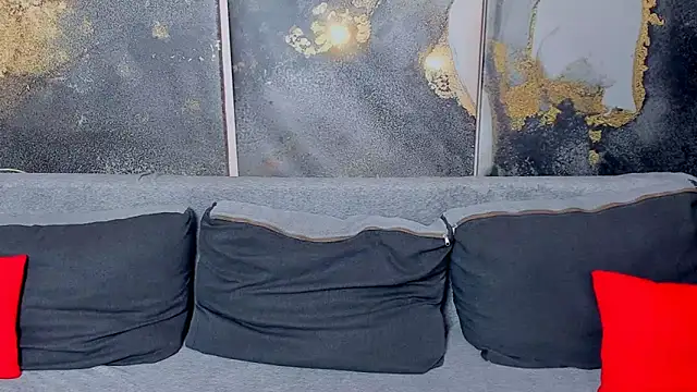 Stuning  Lily online show from 2, 4, 2026