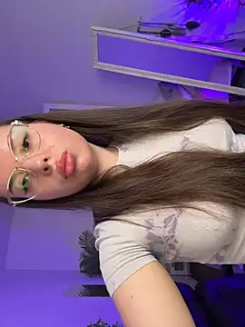 AmeliaReverie online show from 5, 8, 2026