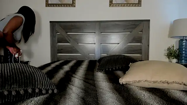 nicolesolace online show from 13, 6, 2026