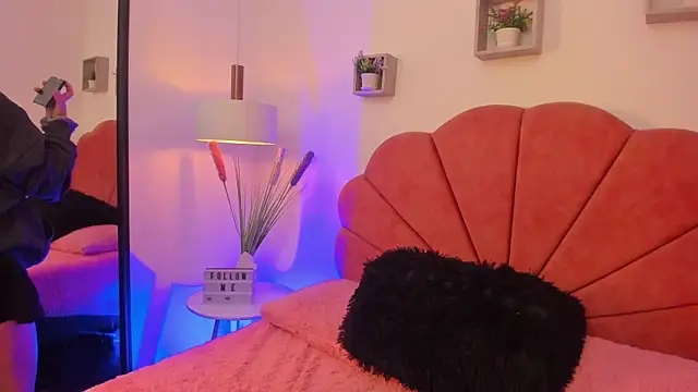 Allia Moon online show from 8, 8, 2026