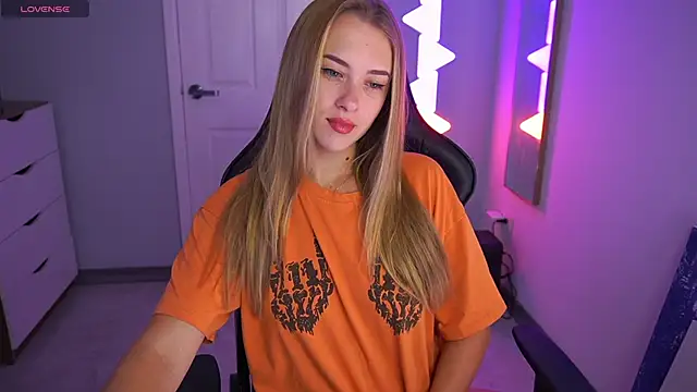 DanikaDillan online show from 19, 10, 2025