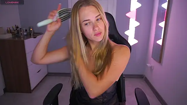 DanikaDillan online show from 14, 10, 2025