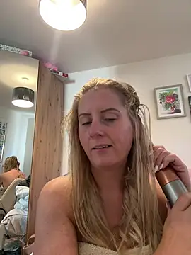 Elegant Erin online show from 7, 8, 2026