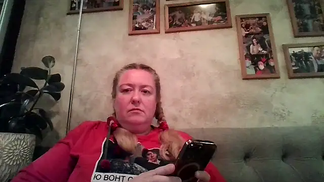 HappyCurvyMama online show from 5, 8, 2026