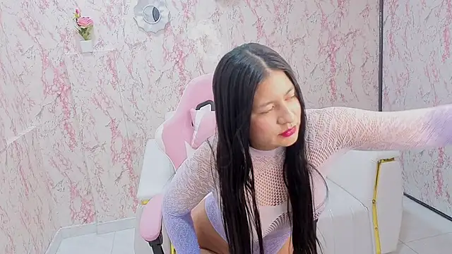 Sweet-Curves online show from 6, 8, 2026