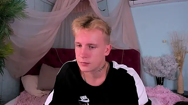 Snapshot of _AlexHot_ chatting on 8, 8, 2026 AlexHot online show from 8, 8, 2026
