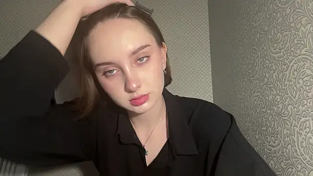 LovieClausing online show from 4, 8, 2026