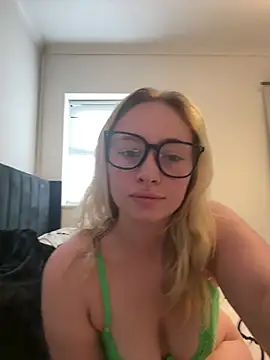 Larnsweet x online show from 4, 8, 2026