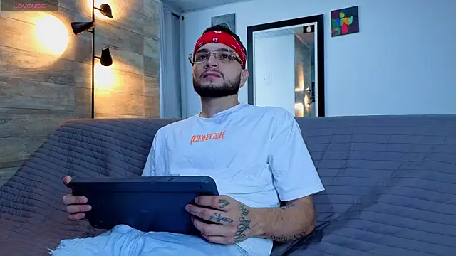 AngeloSaavage online show from 6, 8, 2026
