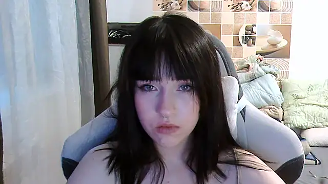 Snapshot of EvaHurt chatting on 6, 8, 2026 EvaHurt online show from 6, 8, 2026
