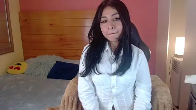 emi kiss  online show from 6, 8, 2026