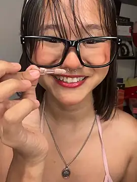 Snapshot of ivi_sunny chatting on 7, 8, 2026 ivi sunny online show from 7, 8, 2026