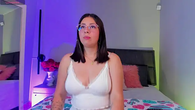 Snapshot of leya__26 chatting on 7, 8, 2026 leya 26 online show from 7, 8, 2026