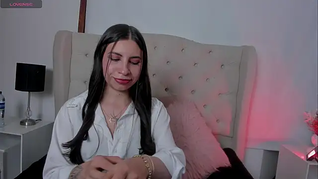 EmmillyQueen online show from 7, 8, 2026