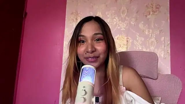 Snapshot of RaneeWeider chatting on 10, 8, 2026 RaneeWeider online show from 10, 8, 2026