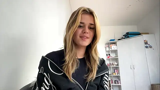 MiaRoika online show from 8, 8, 2026
