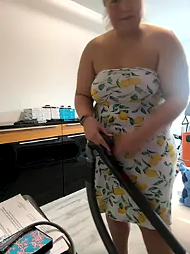 Snapshot of BootyLola chatting on 10, 11, 2025 BootyLola online show from 10, 11, 2025