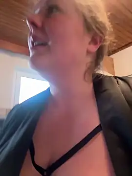 Snapshot of BootyLola chatting on 2, 11, 2025 BootyLola online show from 2, 11, 2025